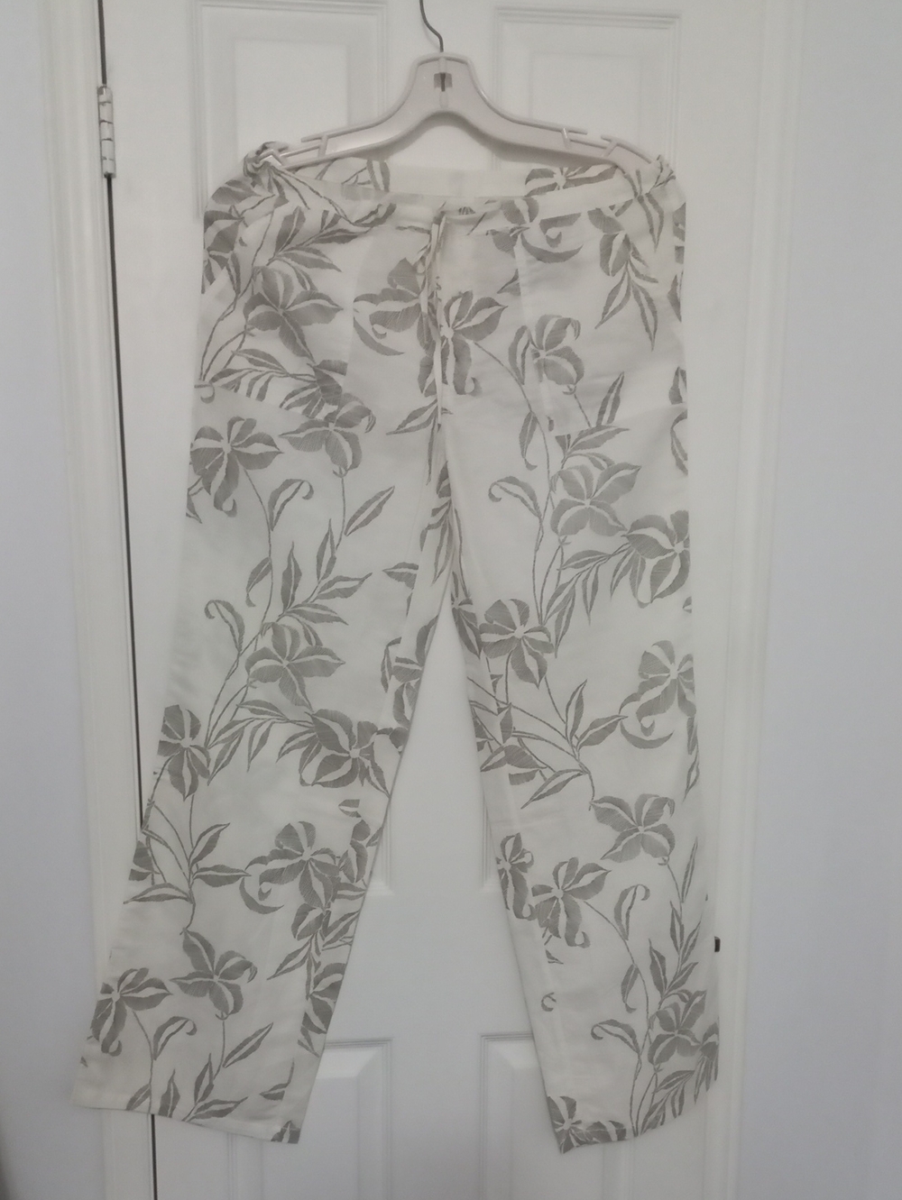 LONDONJEAN White Wide-Leg Floral Drawstring Pants